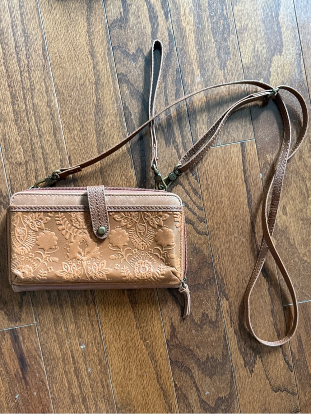 The Sak Brown Embossed Leather smartphone Crossbody Bag - Picture 11 of 11